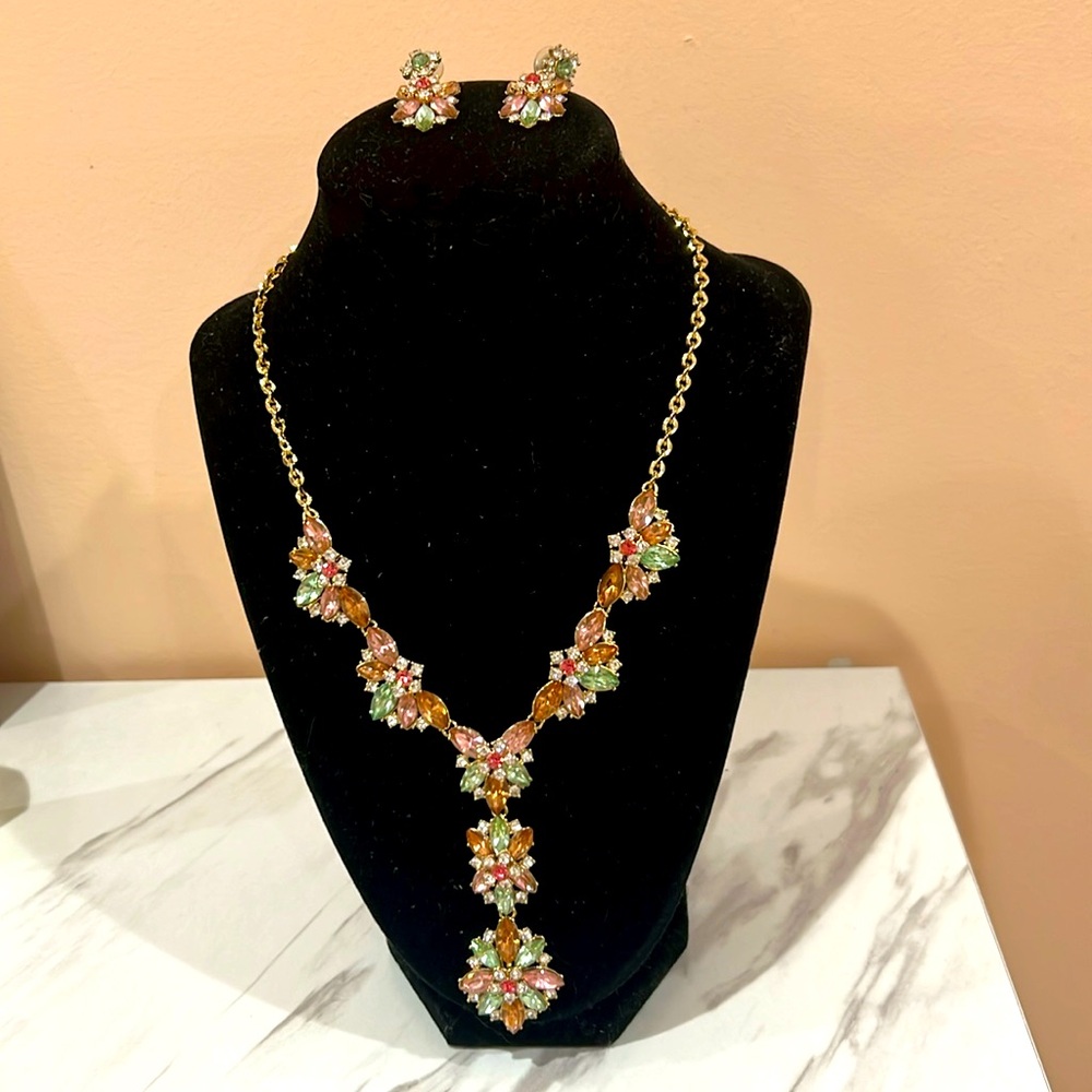 Set Neckless and stud earrings. Multicolor. Neckless adjustable